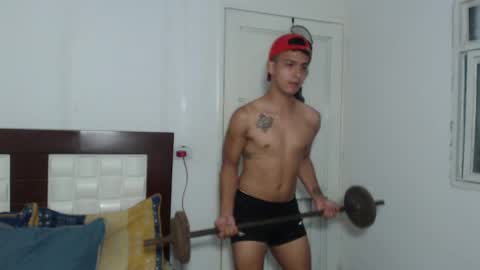 Snapshot of aziel_pantoja chatting on October 1, 11:14 pm Aziel Pantoja online show from October 1, 11:14 pm