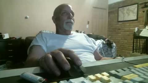 azjohnny online show from April 4, 6:48 pm