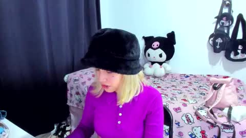 Azu Moure online show from November 23, 4:43 am