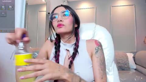 Azura online show from December 3, 9:59 pm