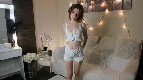 Shayna online show from November 25, 3:11 pm