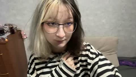 baby_killiebell online show from June 26, 12:21 pm