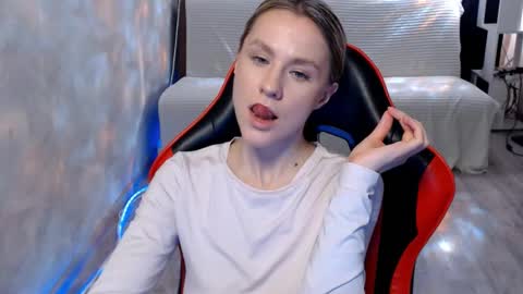 baby_kitte online show from March 5, 7:28 am