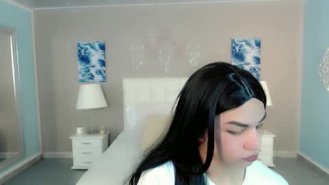 KENDALL online show from October 18, 8:35 pm