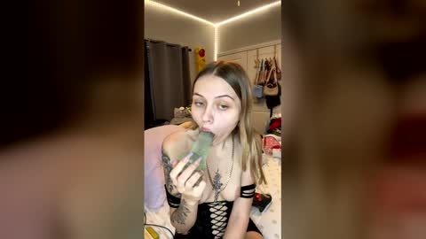 babyypiscess online show from December 19, 11:33 pm