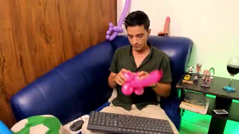 bad_boy_21_ online show from March 26, 9:53 pm