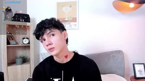 jhojan online show from October 25, 9:59 pm