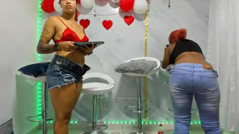 Snapshot of badgirls_000 chatting on February 20, 2:35 pm candy and dayan online show from February 20, 2:35 pm
