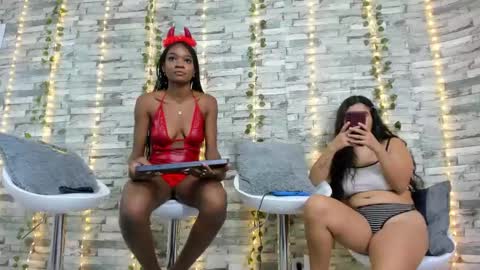 Snapshot of badgirls_000 chatting on March 4, 9:54 pm candy and dayan online show from March 4, 9:54 pm