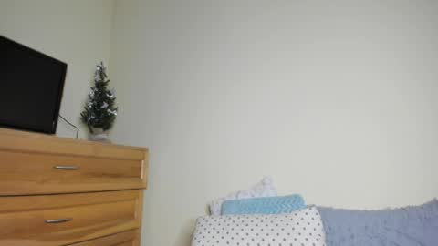 Name online show from December 4, 8:12 pm