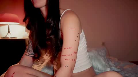 Snapshot of bambi______ chatting on January 9, 10:31 pm fae online show from January 9, 10:31 pm