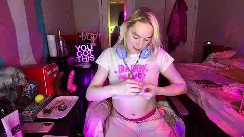 Bambi Sparkles TS online show from April 25, 4:14 am