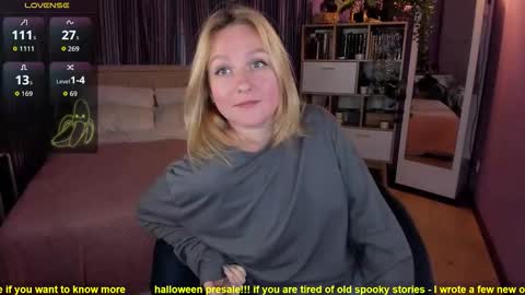 Snapshot of bananarum chatting on October 8, 9:37 am Allie online show from October 8, 9:37 am