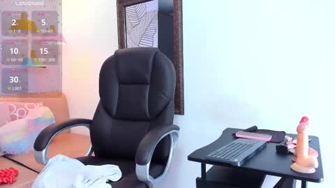 Snapshot of barbaraknox_ chatting on February 22, 12:27 am Barbara online show from February 22, 12:27 am