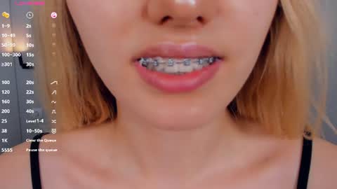 Mia online show from July 9, 2:32 pm