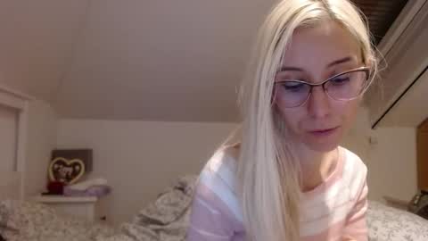 Lena online show from October 26, 5:45 pm