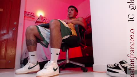 Bastian Independent Model online show from December 14, 2:44 am