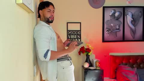 Snapshot of bastian_jones1 chatting on February 27, 8:24 am bastian_jones1 online show from February 27, 8:24 am