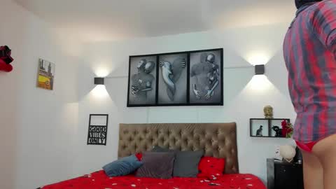 Snapshot of bastian_jones1 chatting on September 11, 7:37 pm bastian_jones1 online show from September 11, 7:37 pm