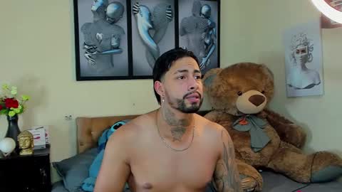 Snapshot of bastian_jones1 chatting on February 16, 10:21 pm bastian_jones1 online show from February 16, 10:21 pm