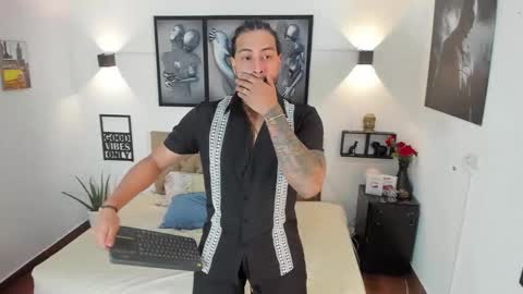 Snapshot of bastian_jones1 chatting on October 19, 6:51 am bastian_jones1 online show from October 19, 6:51 am