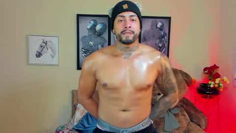 Snapshot of bastian_jones1 chatting on January 30, 10:29 am bastian_jones1 online show from January 30, 10:29 am