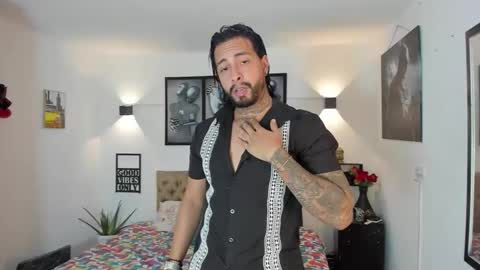 Snapshot of bastian_jones1 chatting on October 27, 10:43 pm bastian_jones1 online show from October 27, 10:43 pm