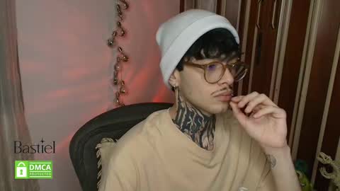 Snapshot of bastiel_ chatting on October 14, 1:08 am Bastiel online show from October 14, 1:08 am