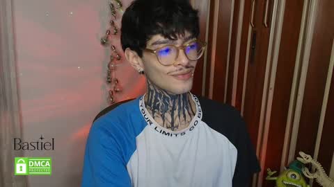 Snapshot of bastiel_ chatting on October 19, 3:00 am Bastiel online show from October 19, 3:00 am