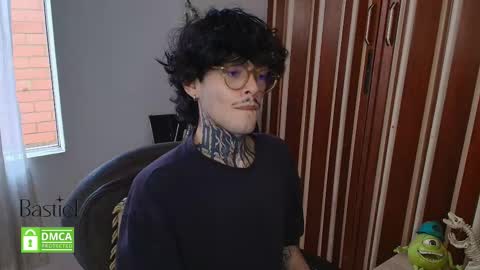 Snapshot of bastiel_ chatting on October 10, 8:35 pm Bastiel online show from October 10, 8:35 pm
