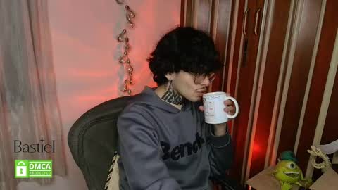Snapshot of bastiel_ chatting on October 8, 3:13 am Bastiel online show from October 8, 3:13 am