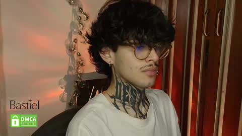 Snapshot of bastiel_ chatting on September 18, 1:42 am Bastiel online show from September 18, 1:42 am