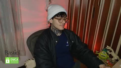 Snapshot of bastiel_ chatting on October 18, 2:49 am Bastiel online show from October 18, 2:49 am