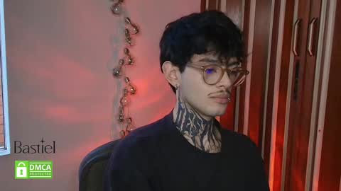 Snapshot of bastiel_ chatting on October 21, 10:24 pm Bastiel online show from October 21, 10:24 pm