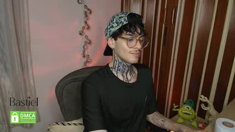 Snapshot of bastiel_ chatting on October 15, 1:09 am Bastiel online show from October 15, 1:09 am