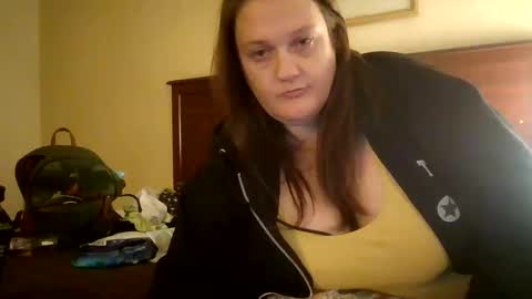 QuEen KeLs online show from February 1, 6:10 am