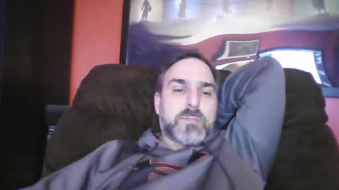 Snapshot of beardedambition chatting on January 10, 12:27 am beardedambition online show from January 10, 12:27 am