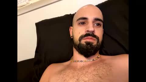 Snapshot of beardedbaldy_09 chatting on October 15, 9:59 pm Ask me online show from October 15, 9:59 pm