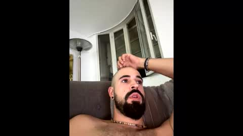 Snapshot of beardedbaldy_09 chatting on October 14, 7:39 pm Ask me online show from October 14, 7:39 pm