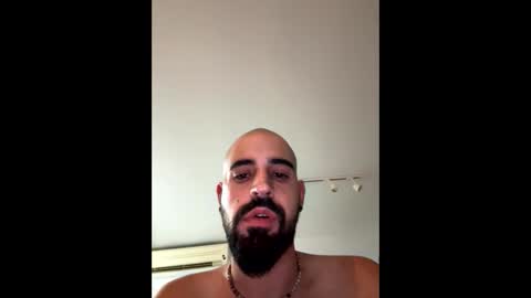 Snapshot of beardedbaldy_09 chatting on October 19, 7:40 pm Ask me online show from October 19, 7:40 pm