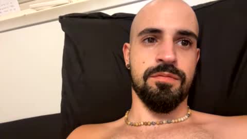 Snapshot of beardedbaldy_09 chatting on October 8, 10:16 pm Ask me online show from October 8, 10:16 pm