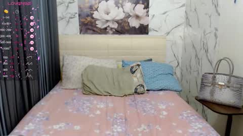 Im Kim and Im Single in real life online show from February 18, 9:03 pm