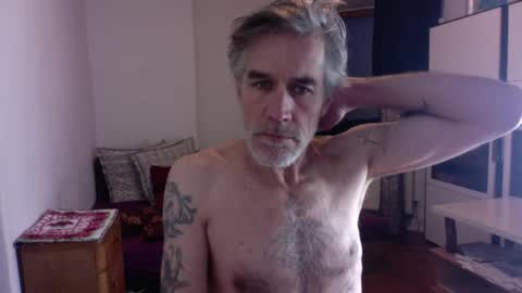 Snapshot of beautifulworld33 chatting on October 19, 4:44 pm beautifulworld33 online show from October 19, 4:44 pm