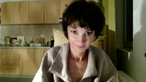 Snapshot of bebacksooon chatting on October 8, 4:35 pm Raluca online show from October 8, 4:35 pm