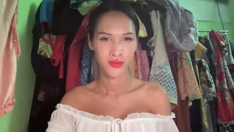 bee_thai online show from March 14, 8:46 pm