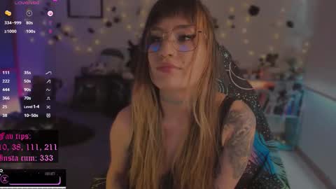 Snapshot of beethmanning_ chatting on October 8, 5:52 pm online show from October 8, 5:52 pm