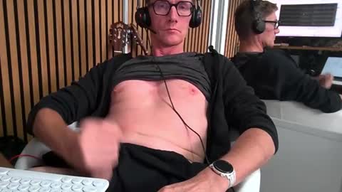 Snapshot of belami_france chatting on October 21, 1:27 pm SexFriendFrance online show from October 21, 1:27 pm