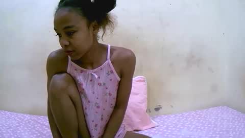 bella193999 online show from December 17, 7:37 am