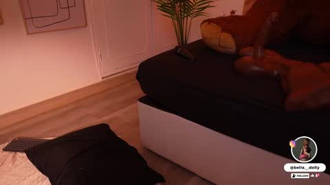 Snapshot of bella__donne chatting on September 30, 3:11 pm online show from September 30, 3:11 pm