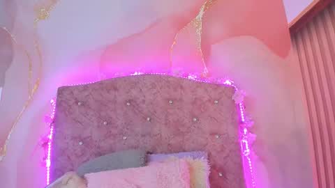 Melanie  online show from March 9, 1:14 am